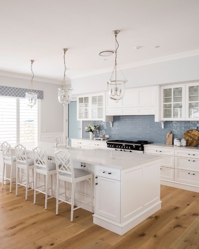 A Classic Hamptons Kitchen: Timeless Coastal Style That Never Dates