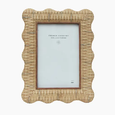 Natural rattan-style wavy photo frame for 4x6 inch photograph