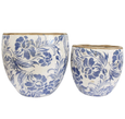 Set of 2 rounded ceramic planters with vintage blue floral design on a white base, in large (18.5x18.5x17cm) and medium (15x15x14cm) sizes.