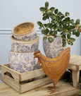 Set of 2 rounded ceramic planters with vintage blue floral design on a white base, in large (18.5x18.5x17cm) and medium (15x15x14cm) sizes.