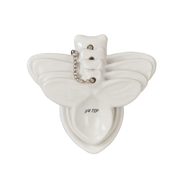 Wildflower & Hive white bee-shaped measuring spoon set in dolomite with silver storage chain